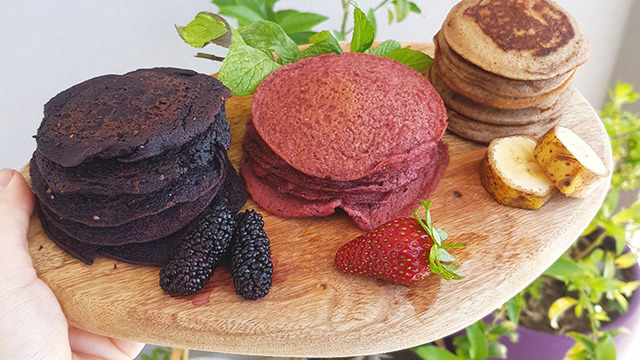 Enfes Tatlar Bir Arada: Karadutlu Çilekli Muzlu Pancake