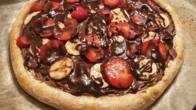Yumuşacık Hamuruyla: Çikolatalı Pizza
