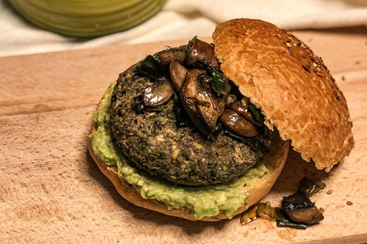 Ete Enfes Bir Alternatif: Nohut ve Mantardan Hamburger Köftesi