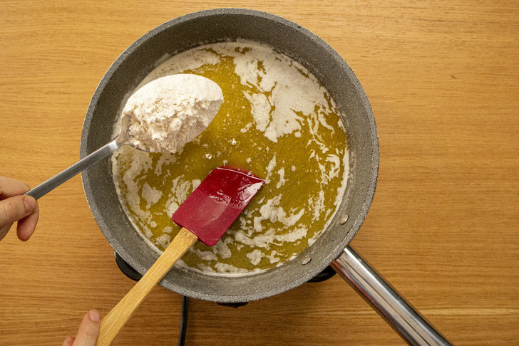 un-helvasi-yaparken-unun-topaklanmamasi-icin1