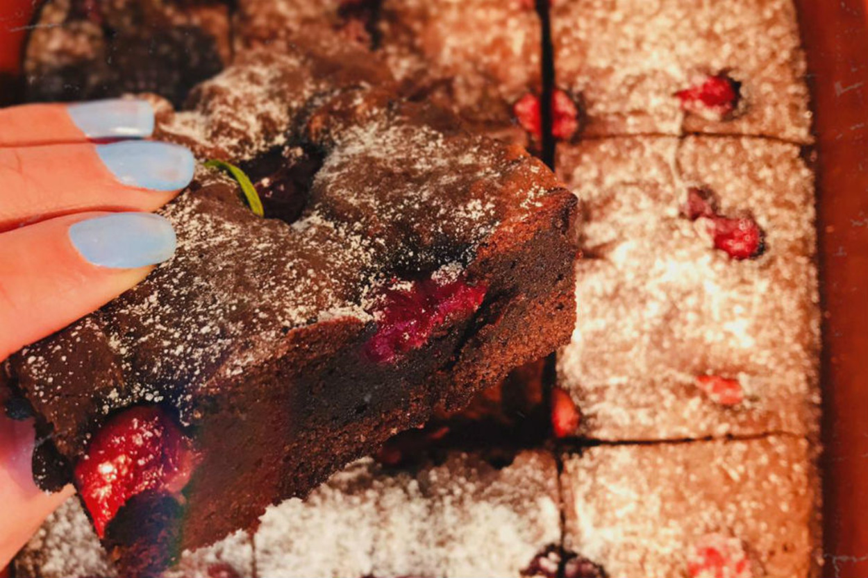 Tadı Damağınızda Kalacak: Vişneli Brownie
