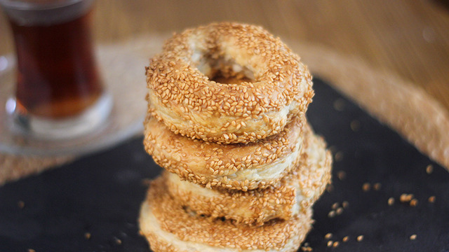 Sadece 4 Malzemeyle: Milföyden Çıtır Simit