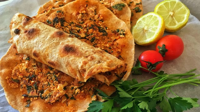 Tam Buğday Unundan, Tavada: Peynirli Lahmacun