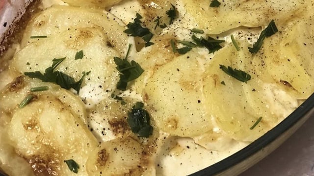Akşam Yemeklerine: Fırında Kremalı Dilim Patates