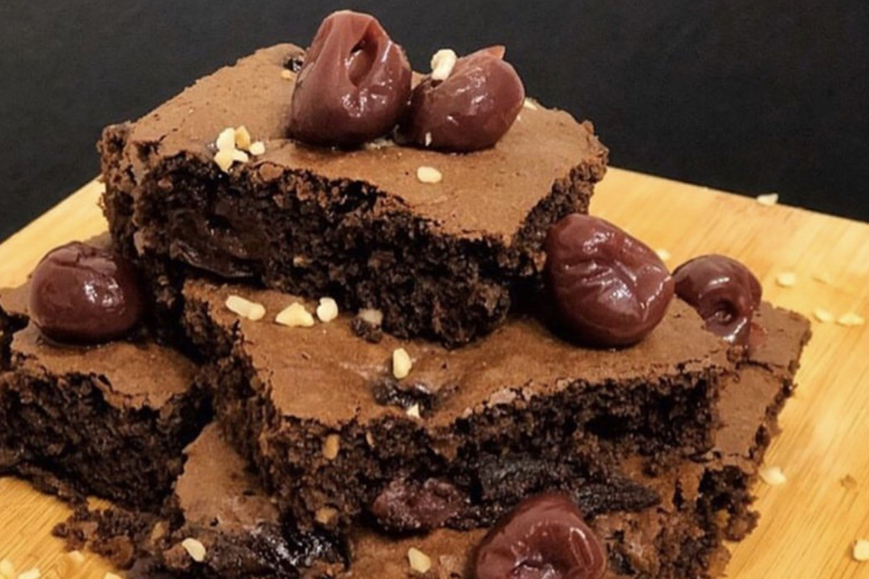 Çikolatanın Enfes Hali: Vişneli Fındıklı Brownie