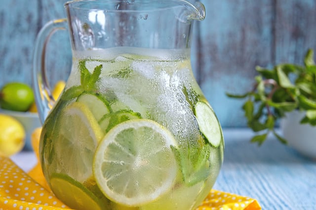 limonlu-naneli-su-nasil-yapilir