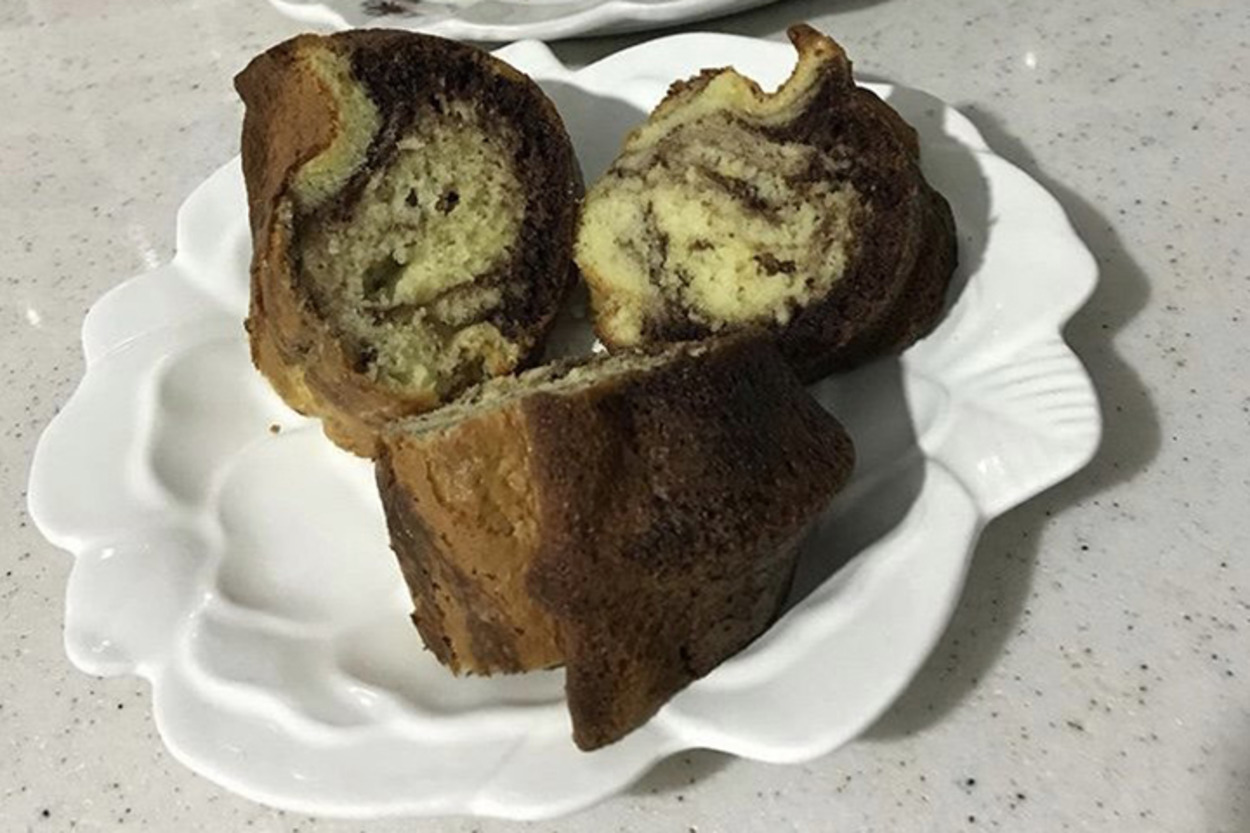 Şahane Görünümüyle: Kakaolu Limonlu Kek