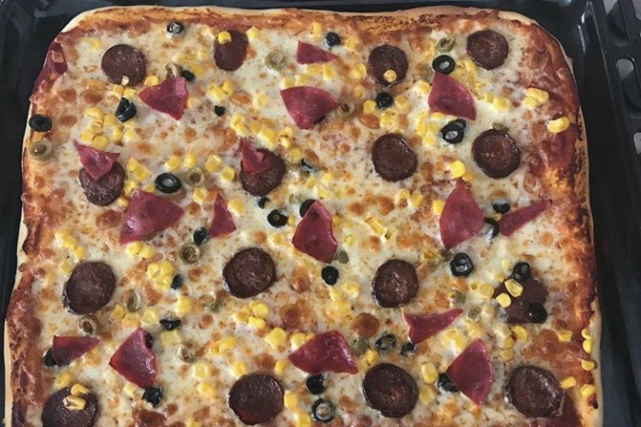 Doyurucu Lezzet: Kolay Karışık Pizza