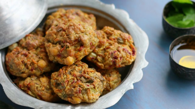Gökkuşağı Renklerini Barındırır: Çıtır Nohutlu Fırında Mücver