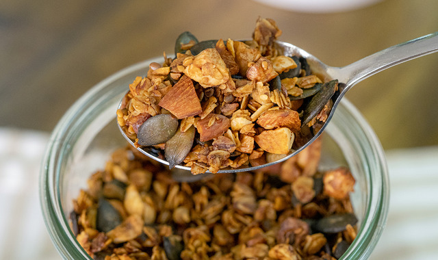 Bu Sefer Farklı Olsun: Tuzlu Granola