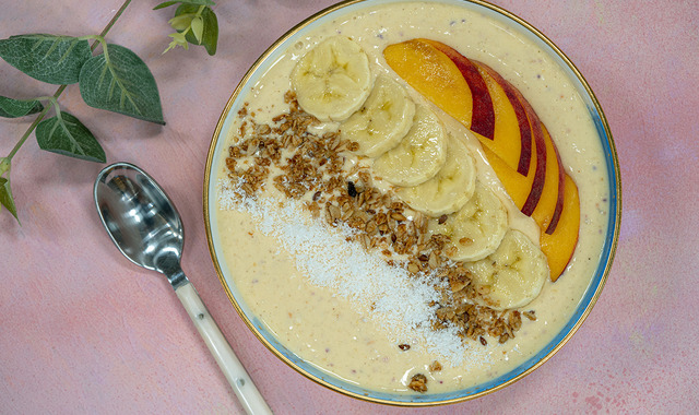 Hafifliği Bol Meyvesinden: Şeftalili Smoothie Bowl