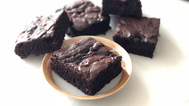 Bir Top Dondurmayla: Vişneli Bitter Çikolatalı Brownie
