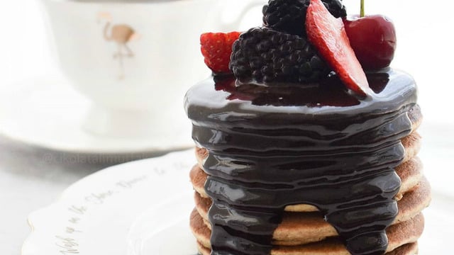 Hem Kahvaltıya Hem Tatlı Krizine: Çikolata Soslu Fit Pankek