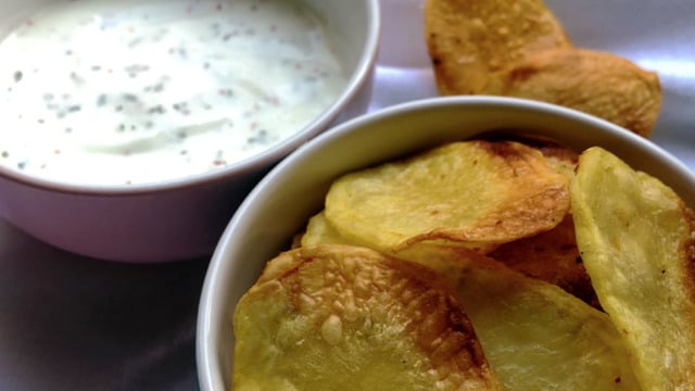 Yanında Sosu Bile Var: Ev Yapımı Patates Cips