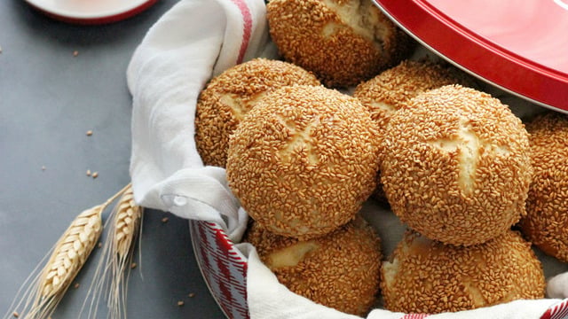 Yumuşacık Kıvamıyla: Mayasız Simit Poğaça