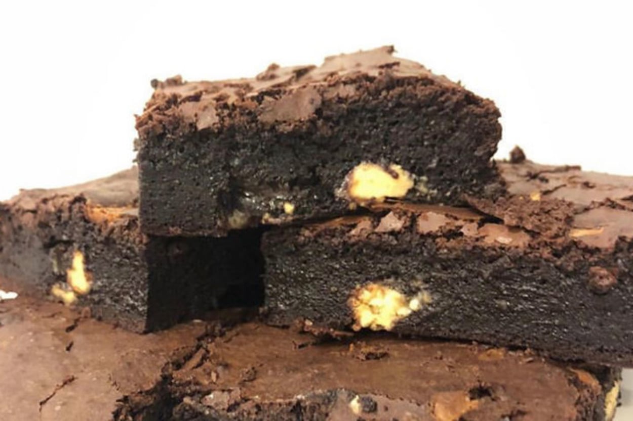 Her Dilimi Lezzet Dolu: Beyaz Çikolata Parçalı Brownie