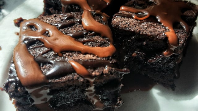 Çikolata Krizlerine: Yumuşacık Brownie