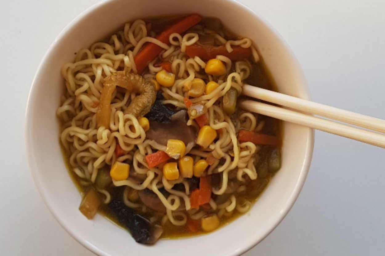 Uzaklardan Geldi: Sebzeli Noodle Soup