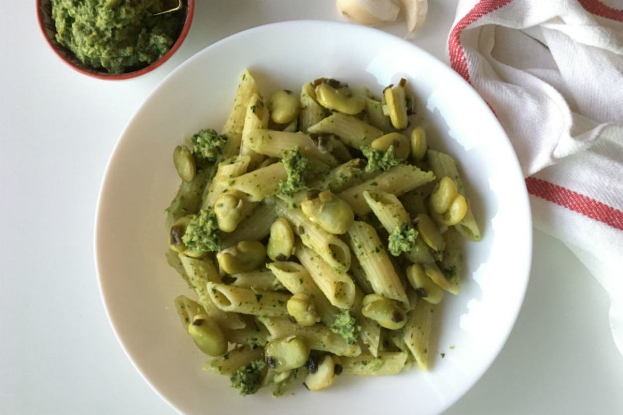 Yemyeşil Bir Lezzet: Pesto Soslu İç Baklalı Makarna