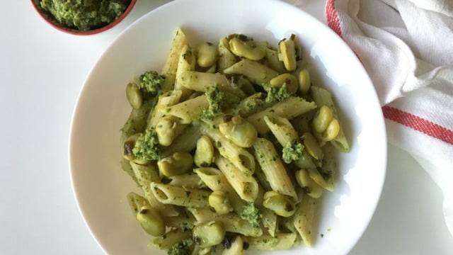 Yemyeşil Bir Lezzet: Pesto Soslu İç Baklalı Makarna