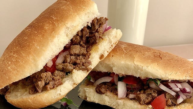 Enfes Sokak Lezzeti: Ev Yapımı Ekmeğiyle Tantuni