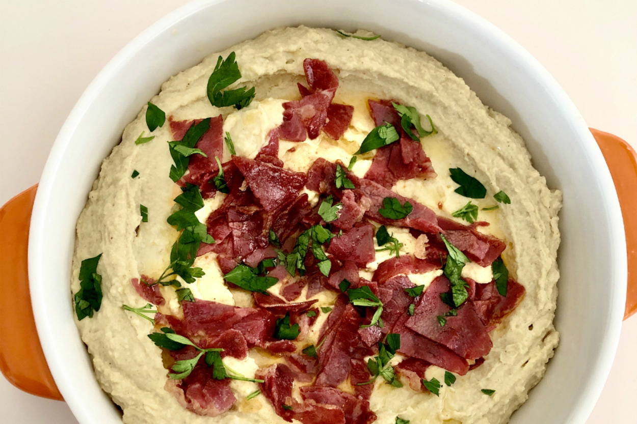 Sofraları Tamamlar: Pastırmalı Humus