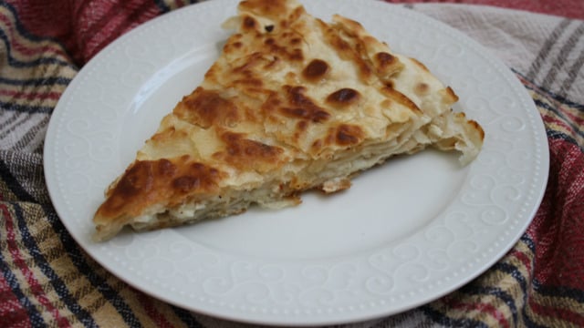 Tavada Hızlıca Hazırlanır: Peynirli Kuru Yufka Böreği