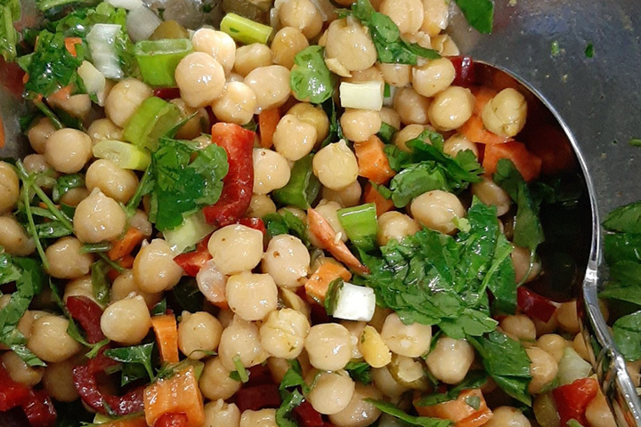 Yaz Günlerinde: Hardallı Nohut Salatası