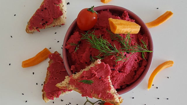 Çok Besleyici: Pancarlı Humus