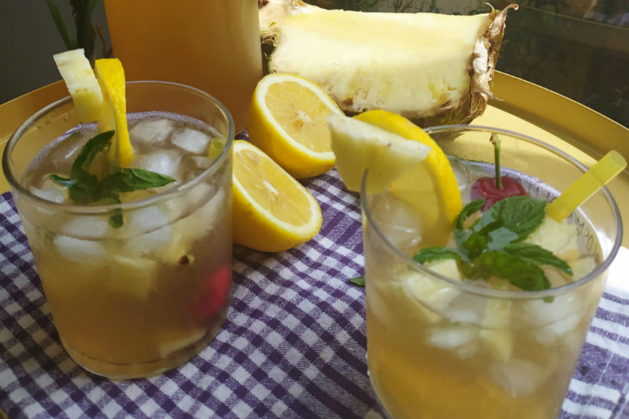 Ödem Atıcı Etkisiyle: Ananaslı Soğuk Çay