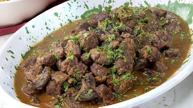Lokum Gibi Kıvamıyla: Düdüklü Tencerede Mantarlı Et