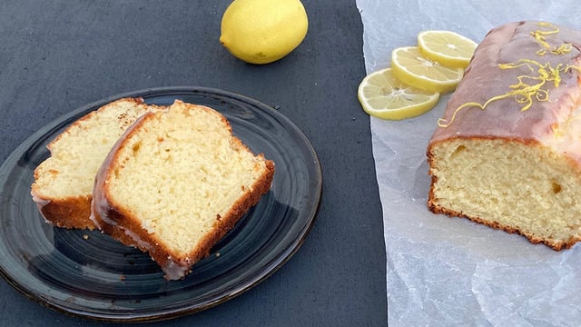 Mis Kokulu Enfes Aromalı: Yoğun Limonlu Kek