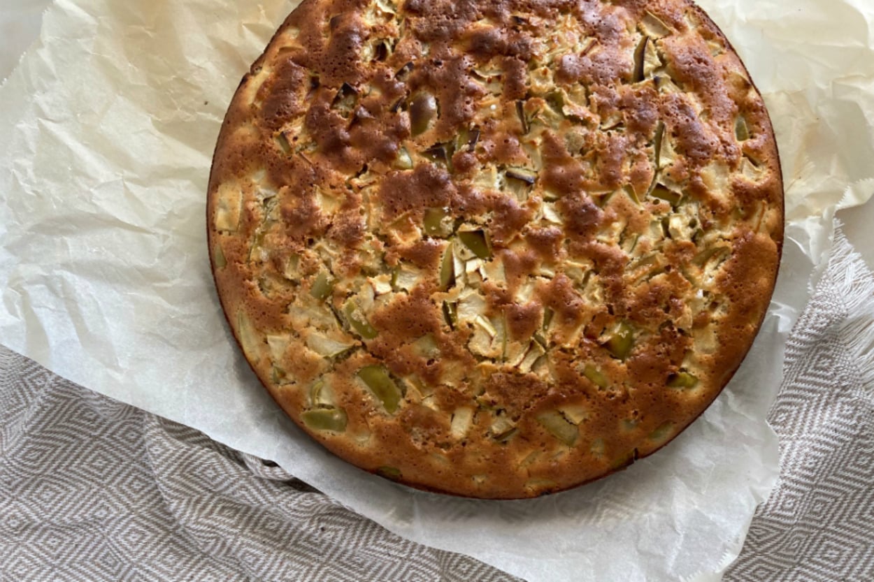Evi Mis Kokular Sarar: Elmalı Cevizli Dev Kek