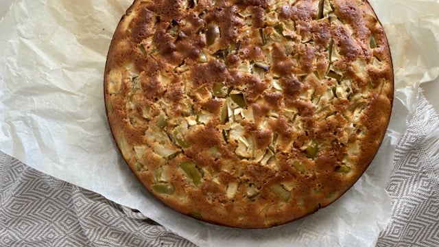 Evi Mis Kokular Sarar: Elmalı Cevizli Dev Kek