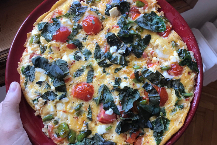 Fesleğenli Peynirli Bol Malzemeli Omlet Tarifi