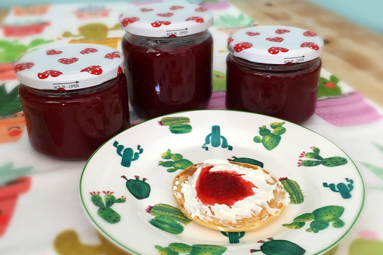Kahvaltılara Hazır: Çilek Marmelatı