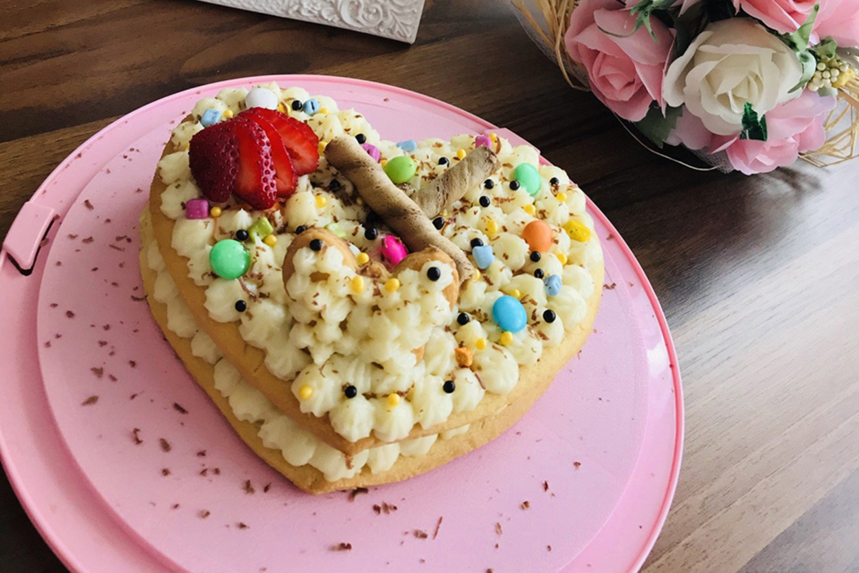 Özel Günlere: Ev Yapımı Kurabiye Pasta