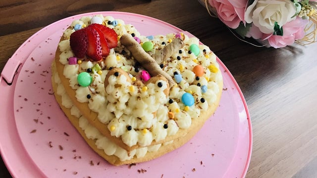 Özel Günlere: Ev Yapımı Kurabiye Pasta