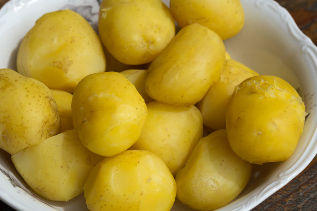 Dağılmadan Pişip Altın Renkli Olsunlar: Patates Haşlamanın Püf Noktaları