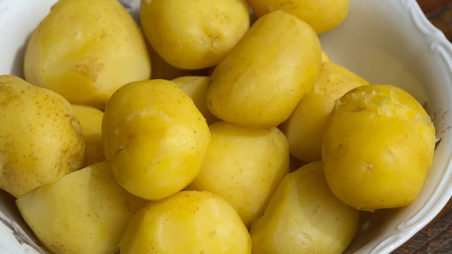 Dağılmadan Pişip Altın Renkli Olsunlar: Patates Haşlamanın Püf Noktaları