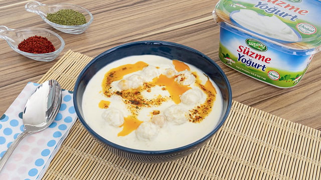 Kaşık Kaşık Lezzet: Yoğurtlu Topalak Çorbası