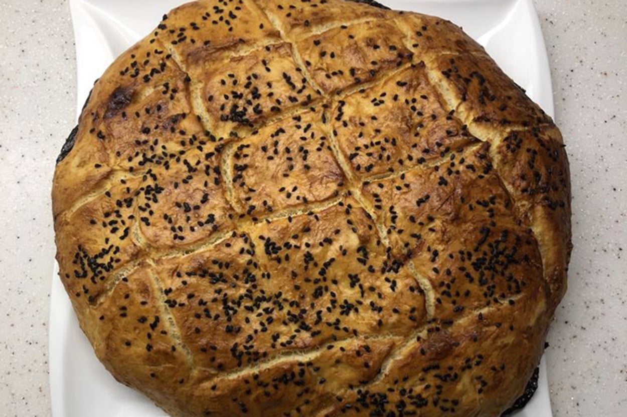 On Bir Ayın Sultanına: Pastane Pidesi