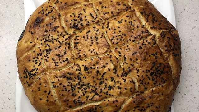 On Bir Ayın Sultanına: Pastane Pidesi
