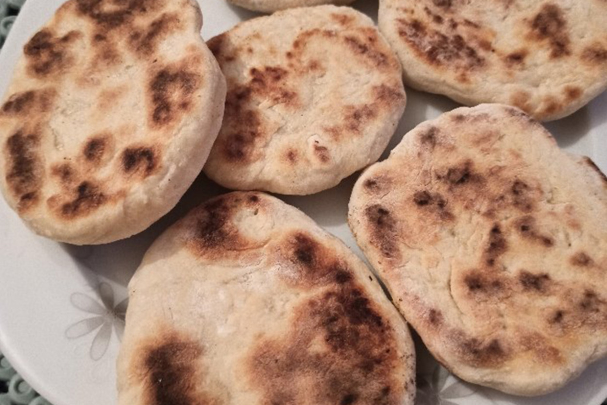 Sadece Dört Malzemeyle: Tam buğdaylı Mini Bazlama