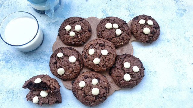 Çayın Yeni Eşlikçisi: Bol Çikolatalı Brownie Kurabiye