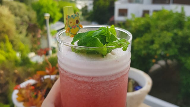 Sağlıkla Ferahlatır: Ananaslı Çilekli Soda