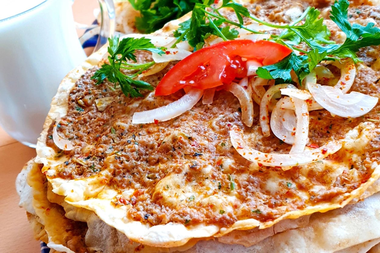 Tavada Pişen: Çıtır Lahmacun