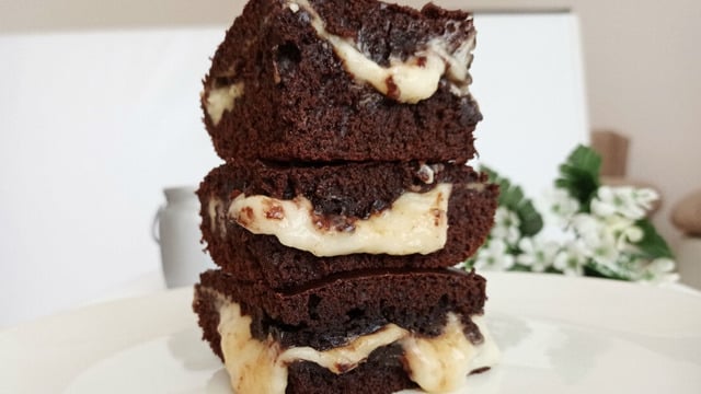 Favoriniz Olacak: Muhallebi Dolgulu Nefis Kek