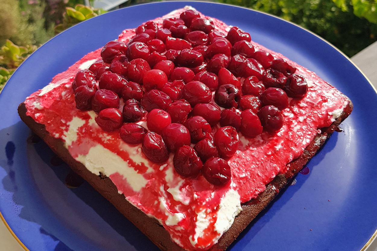 Enfes Uyum: Tahinli Vişneli Fit Brownie