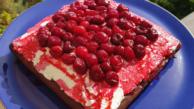Enfes Uyum: Tahinli Vişneli Fit Brownie